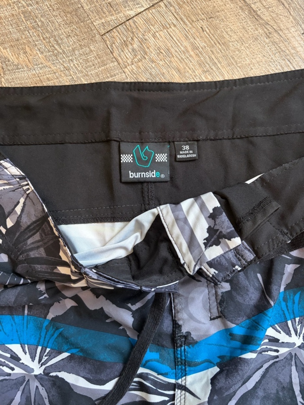 Men’s Swim Trunks - Picture 4 of 10